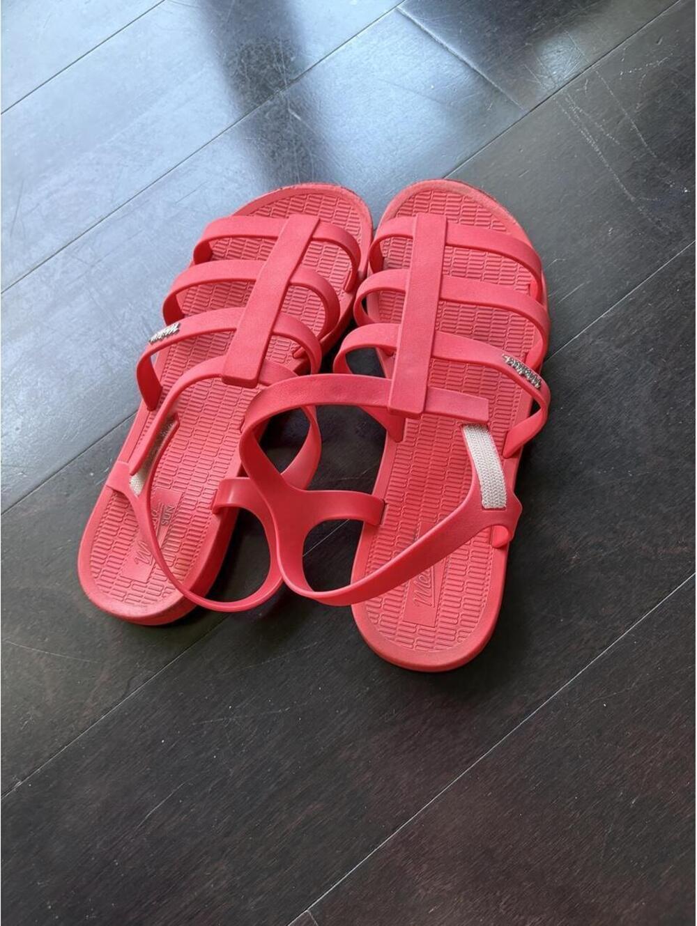 Melissa Women's Red and Pink Sandal
